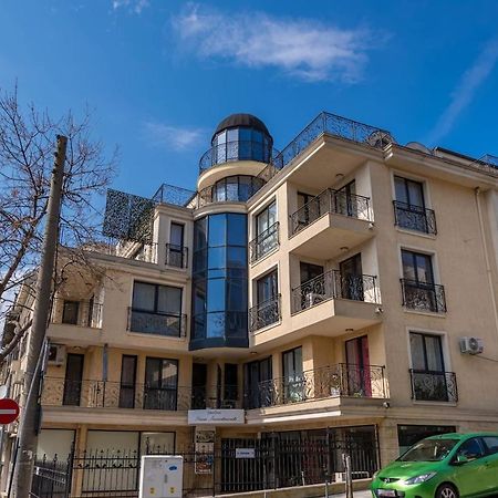 Apartament Minimalistic 1Br Flat With A Parking Spot Warna Zewnętrze zdjęcie