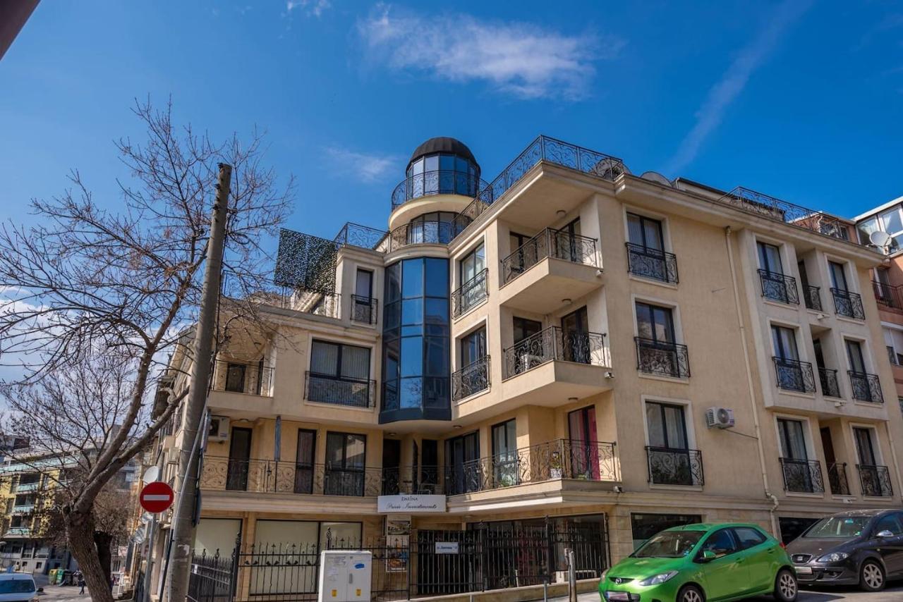 Apartament Minimalistic 1Br Flat With A Parking Spot Warna Zewnętrze zdjęcie