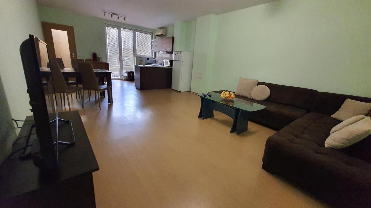 Apartament Minimalistic 1Br Flat With A Parking Spot Warna Zewnętrze zdjęcie