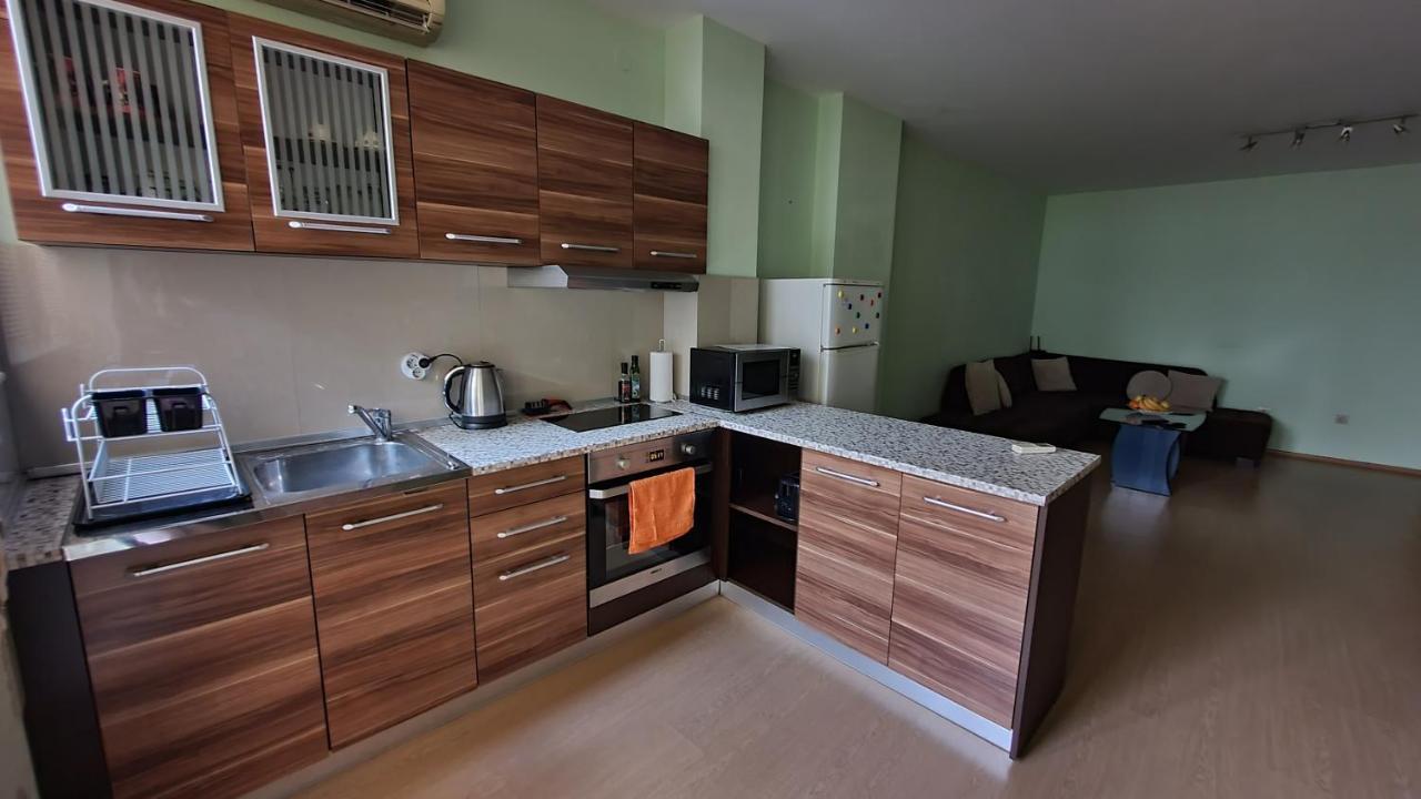 Apartament Minimalistic 1Br Flat With A Parking Spot Warna Zewnętrze zdjęcie