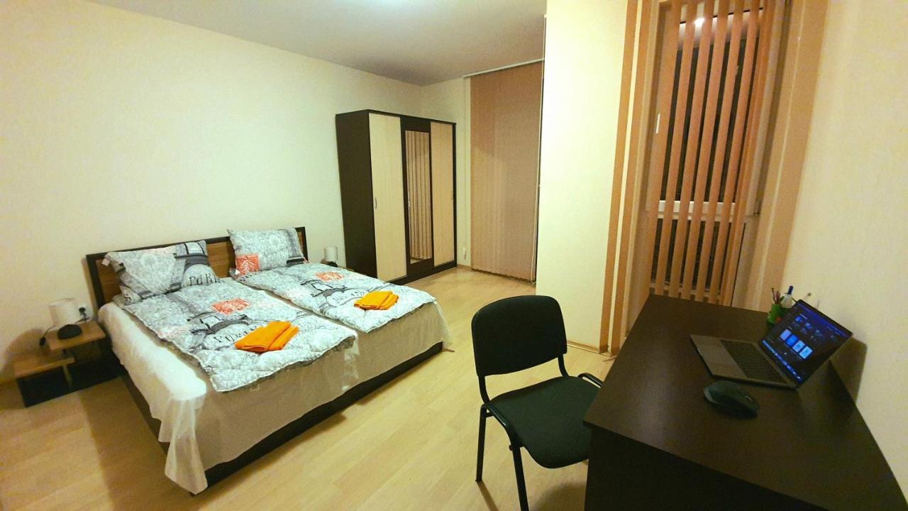 Apartament Minimalistic 1Br Flat With A Parking Spot Warna Zewnętrze zdjęcie