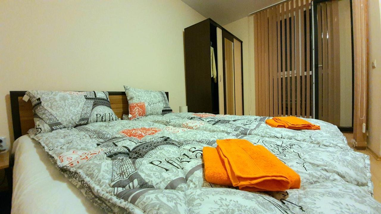 Apartament Minimalistic 1Br Flat With A Parking Spot Warna Zewnętrze zdjęcie