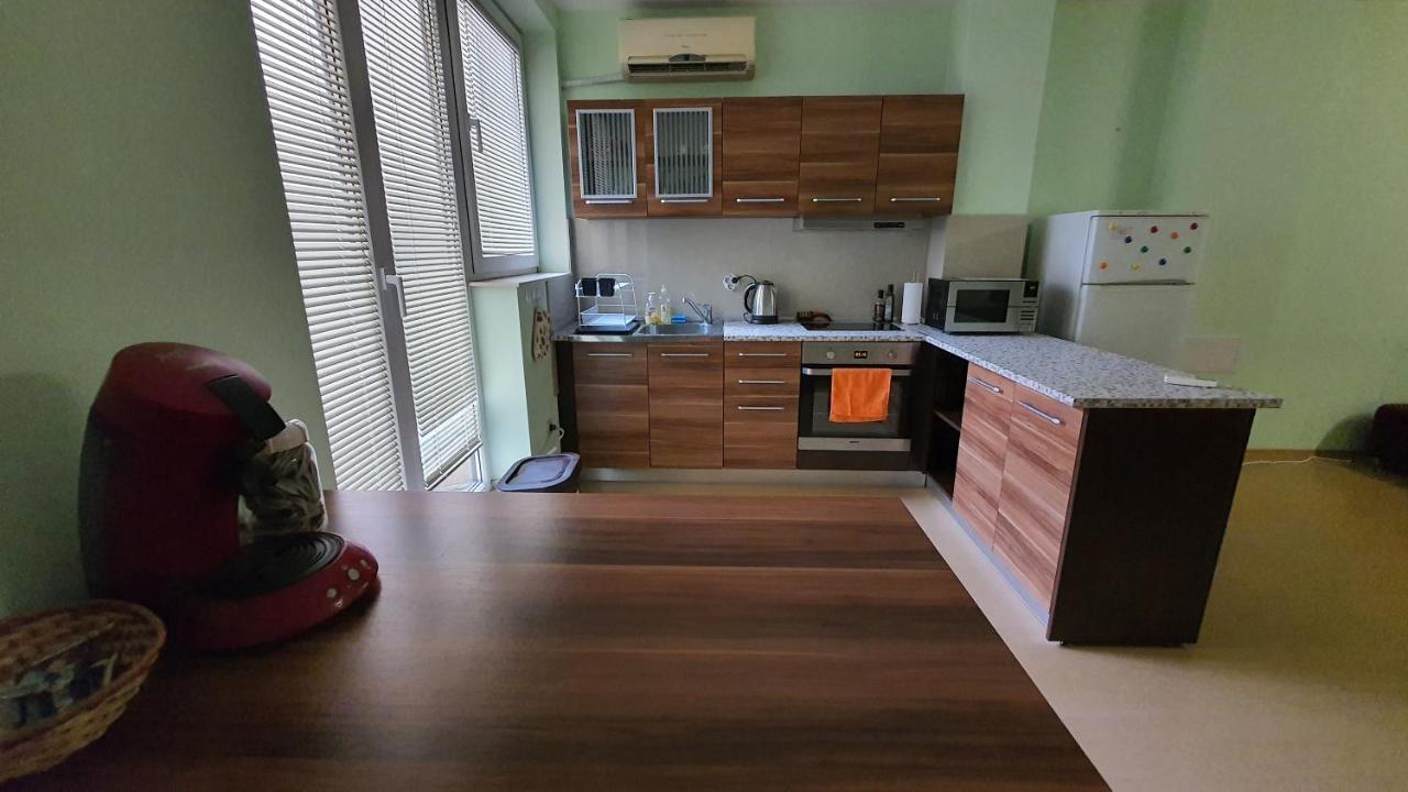 Apartament Minimalistic 1Br Flat With A Parking Spot Warna Zewnętrze zdjęcie