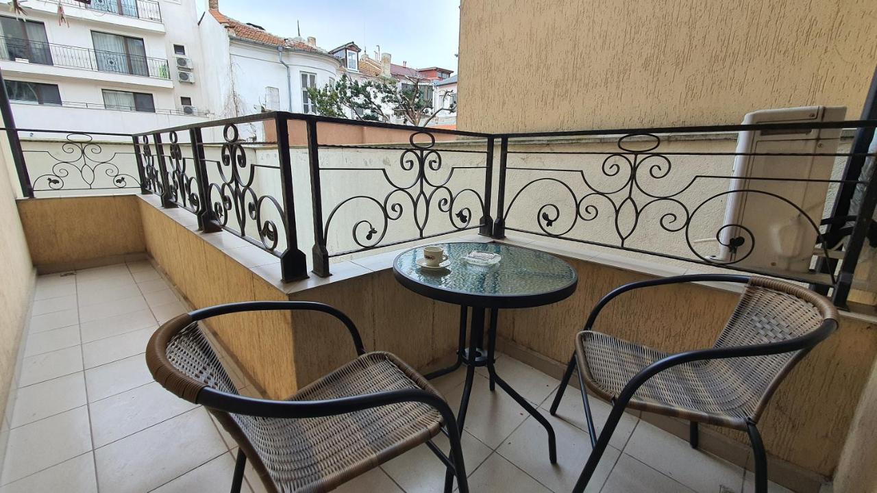Apartament Minimalistic 1Br Flat With A Parking Spot Warna Zewnętrze zdjęcie
